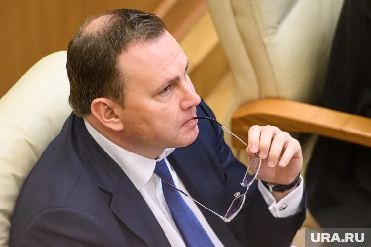 Владислав Пинаев откликнулся на просьбу девушки расчистить парковку для инвалидов