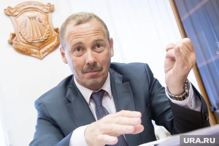 Ситуация, по мнению Сергея Колосовского, выглядит бредовой