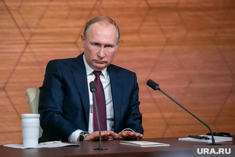 Владимир Путин подписал указ об увеличении зарплат чиновникам