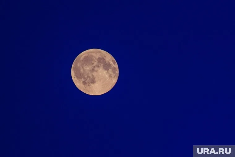 Уфологи считают, что пришельцы могут использовать Луну в качестве перевалочной базы