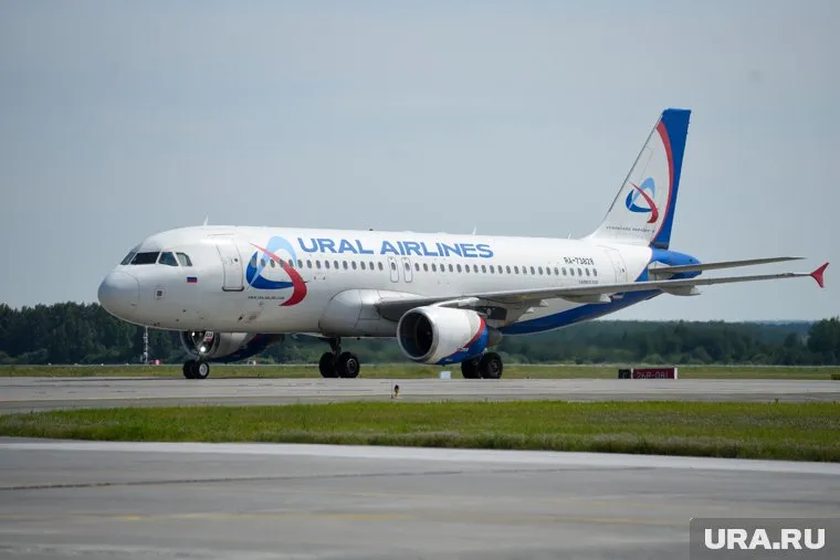 После обнаружения поломки самолет вырабатывал топливо, чтобы зайти на посадку в аэропорту Кольцово