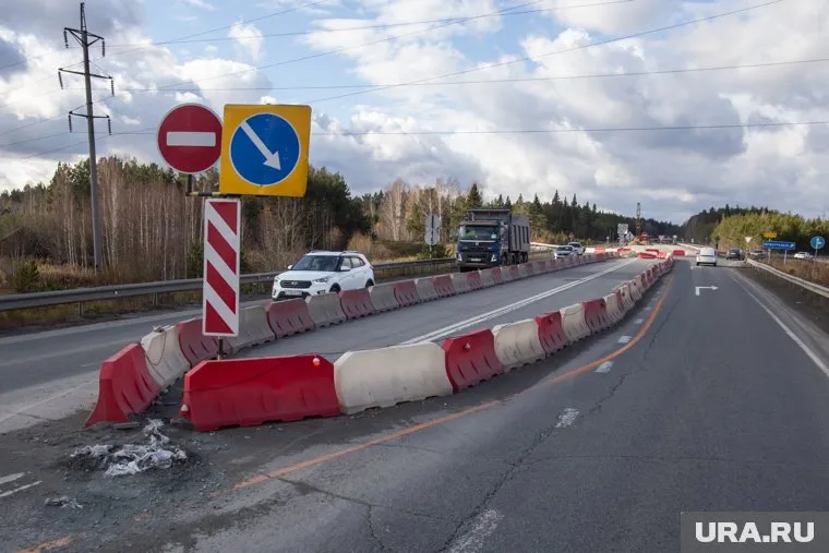 Реверсивное движение ввели на время капремонта путепровода (архивное фото)