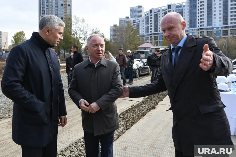 Говорят, Валерию Ананьеву (по центру) не согласовали ни один крупный проект с конца 2022-го, он хотел изменить расклад