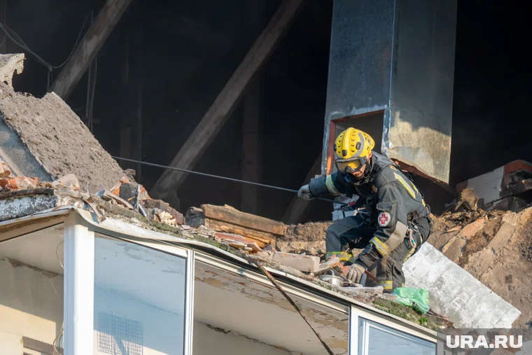 Крыша обрушилась у двухэтажного ТЦ (архивное фото)