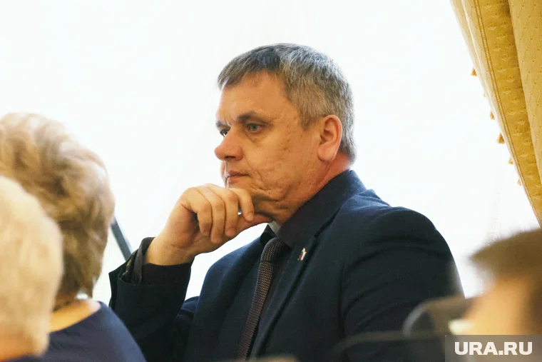 Курганский депутат облдумы Роман Хохлов передал мандат ветерану СВО Александру Пылкову