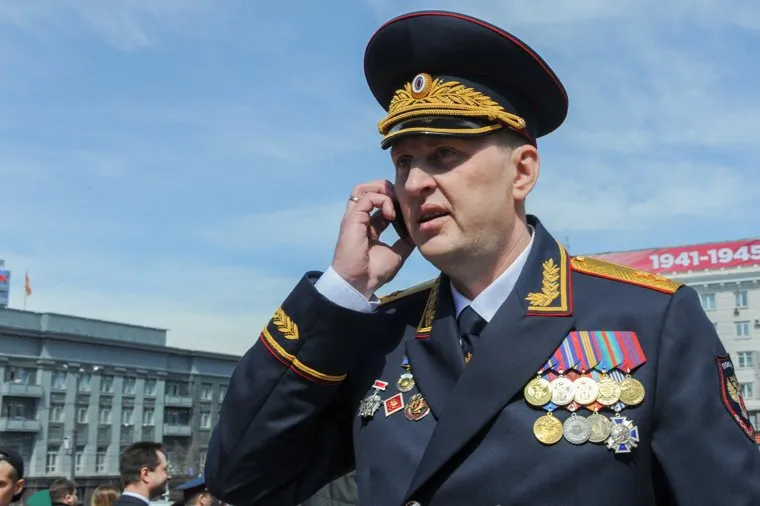 Парад Победы, торжественное построение на Площади революции. Челябинск