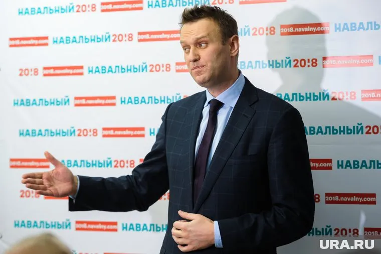 Алексей Навальный отметил, что в маске ветерану тяжело дышать