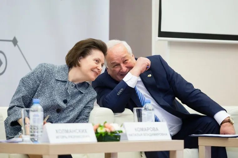 Панельная сессия V Всероссийского Форума рабочей молодежи. Сургут, комарова наталья, кириленко михаил