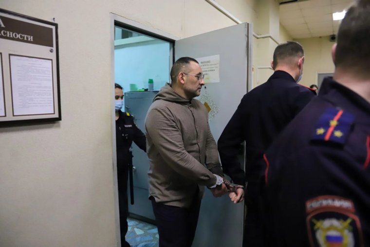 Самопровозглашенного лидера свердловских азербайджанцев привезли в суд: онлайн-трансляция