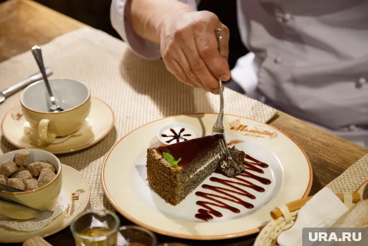 Одиночество заставляет участки мозга, отвечающих за желание употреблять сладкое, активизироваться, уточнили ученые