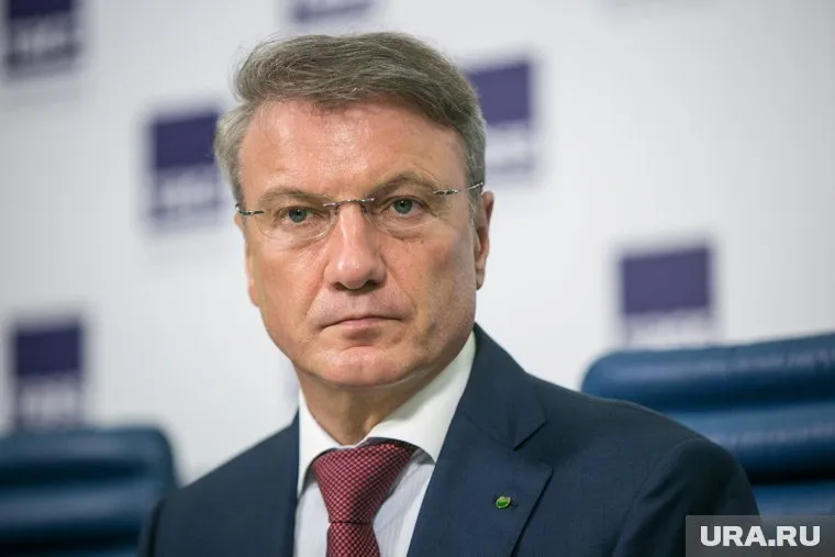 Количество сотрудников в Сбербанке сократится с 325 тысяч до 280 тысяч