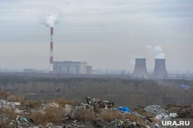 Жители еще в августе жаловались на запах гари и мусора в городе (архивное фото)
