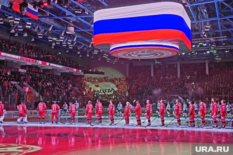 «Автомобилист» поддержали боельщики в честь последнего матча на КРК «Уралец»