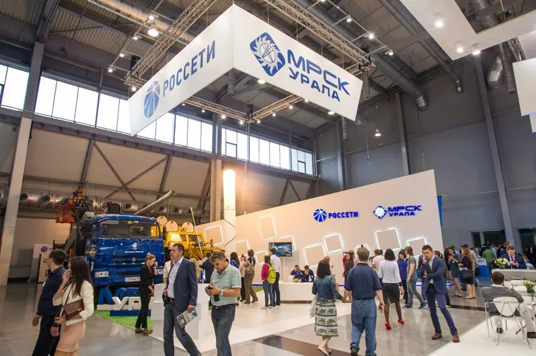 ИННОПРОМ-2016: третий день. Проходка Дмитрия Рогозина и китайцев. Екатеринбург, стенд, мрск урала, иннопром2016