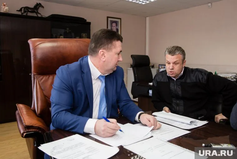 Петр Рымарев (слева) собирается идти на выборы самовыдвиженцем