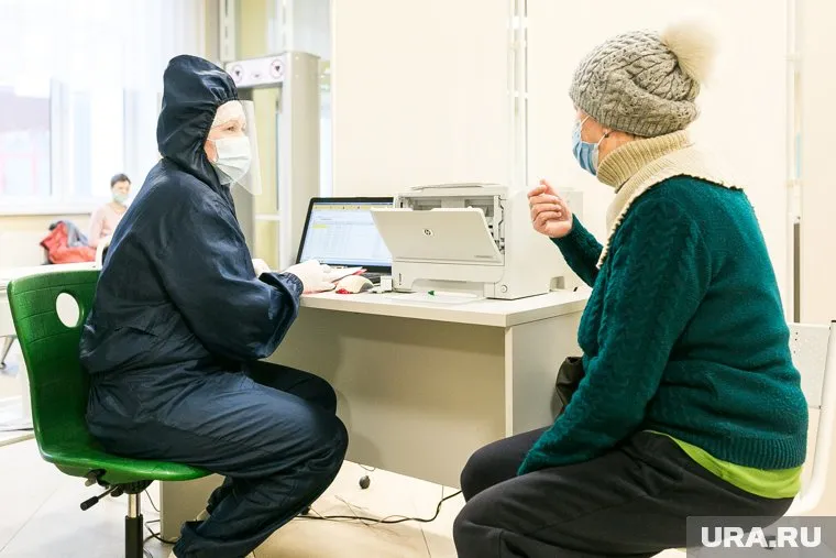 В мобильном госпитале беженцы могут пройти диспансеризацию или сдать ПЦР-тест