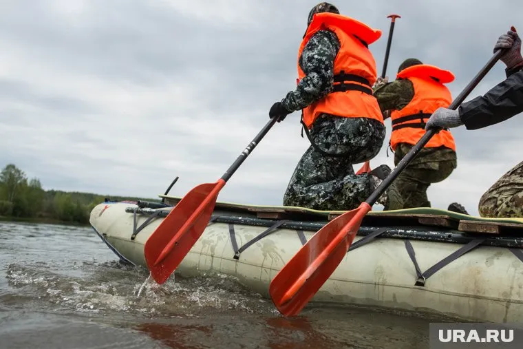 Спасатели ищут пропавшую группу из шести человек, в числе которых двое детей
