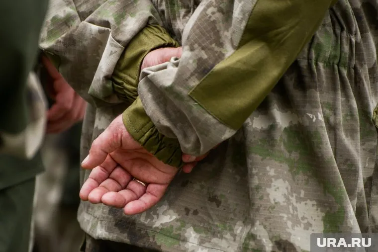 Контрактники заявили, что не могут помочь родным, поскольку остались без денег