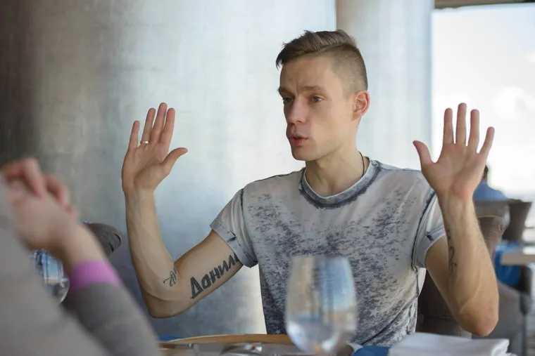 Главный редактор Sports.ru Юрий Дудь во время лекции в УрФУ. Екатеринбург
