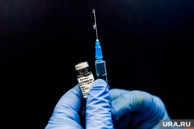 Некоторые вакцины помогают вирусу распространяться быстрее, рассказала Надежда Юминова