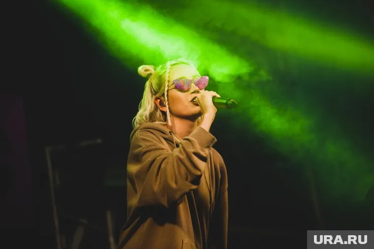 По словам Клавы Коки, сюжет ее последней песни никак не связан с ее отношениями