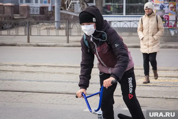 Когда россияне смогут снять маски — ответ в прямом эфире URA.RU