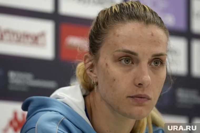 Харлан (на фото) обняла Башту после поединка