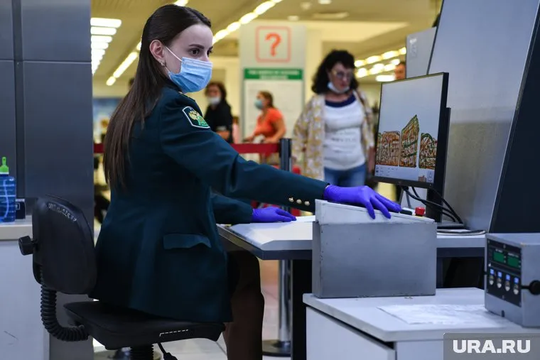 Силовики провели обыски в здании московской таможни