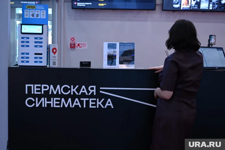 Вход осуществляется свободно либо по бесплатным билетам, которые можно получить за час до начала мероприятий