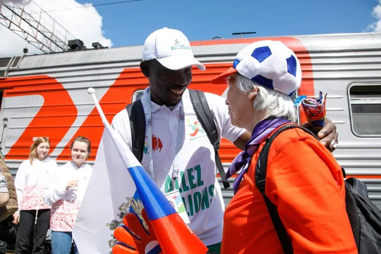 Встреча болельщиков сборной Сенегала по футболу. Екатеринбург, болельщики