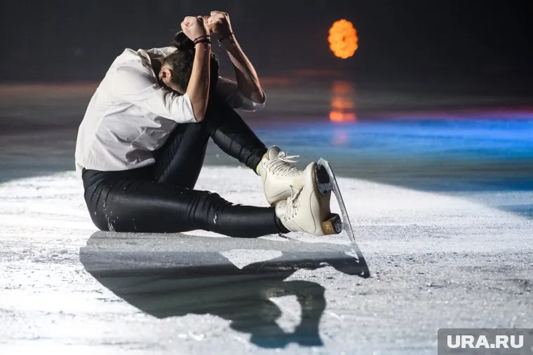 На катке для занятий фигуристов травмоопасное покрытие