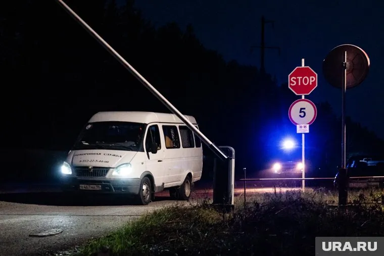 Тело девочки вывезли из монастыря в сопровождении полицейского УАЗика
