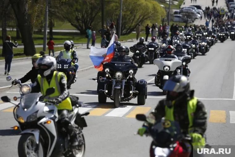 Более 1500 байкеров устроили пробег по центру столицы Урала