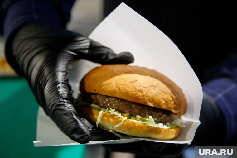 По словам диетолога, переедание на нервной почве приводит к ожирению