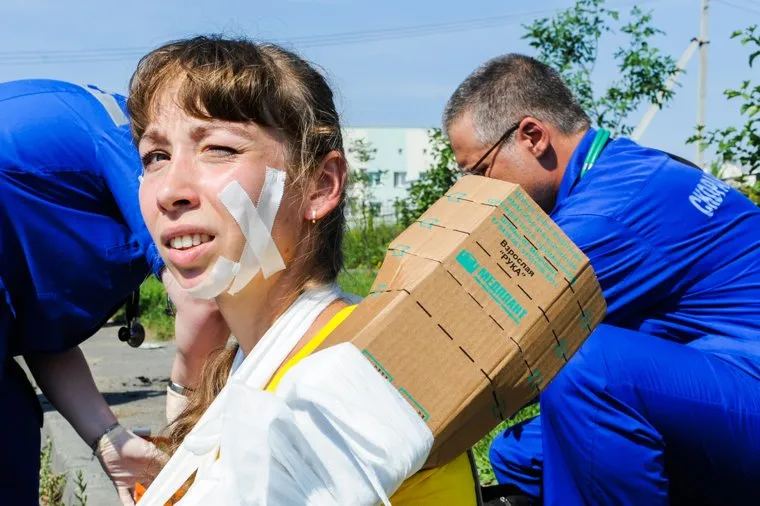 Тактико-специальные учения Скорой помощи по спасению пострадавших в ДТП. Челябинск, травма, пострадавший, спасение пострадавших в дтп, учения скорой помощи, взрослая рука