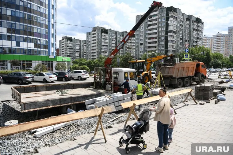 Из-за постоянного потока автомобилей проезжать на площадку может только небольшая техника