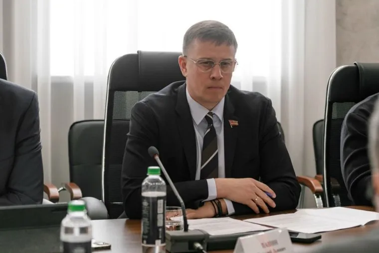 Виталий Пашин взял на контроль расселение жильцов дома-развалюхи