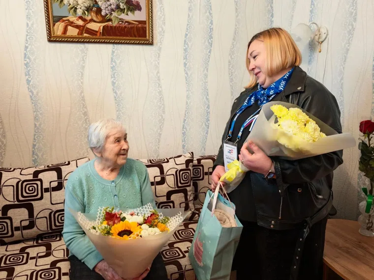 90-летняя Людмила Потяева проголосовала на дому в день юбилея