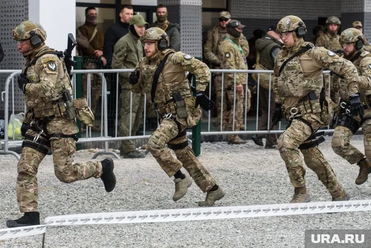 Губернатор Моор принял решение увеличить единовременную выплату контрактникам 