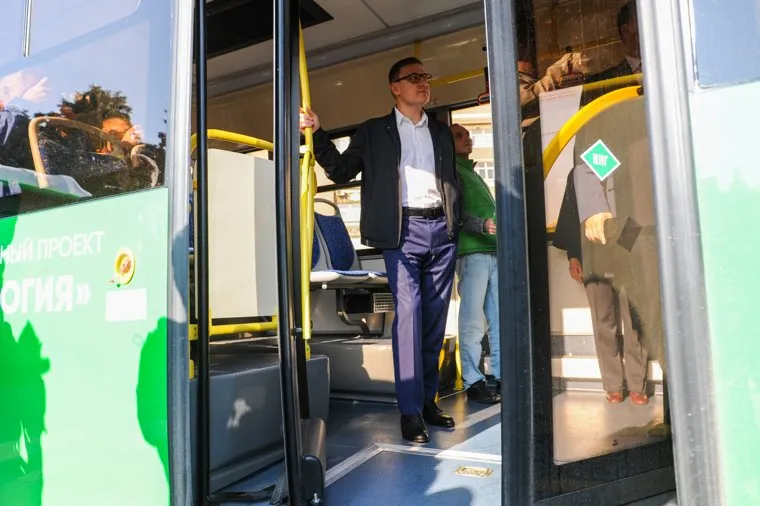 Текслер Алексей на презентации автобусов на газомоторном топливе. Челябинск