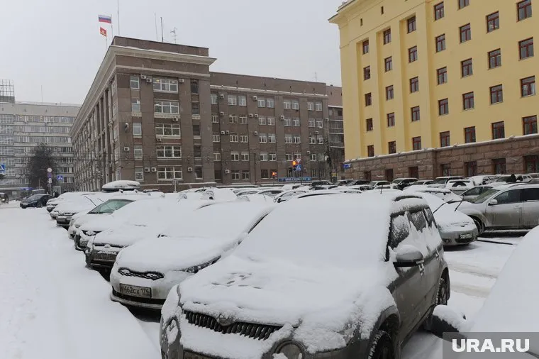 Автодорожники не смогли почистить снег даже около мэрии
