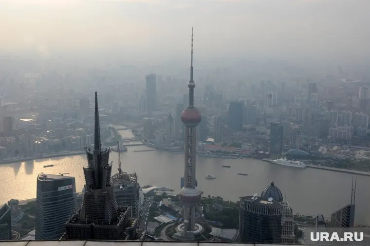 На Шанхай обрушился тайфун "Пуласан" и принес сильные ливни, заявили в китайских СМИ