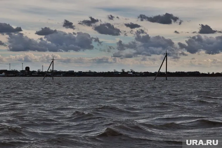 В селе Темляки вода начала накрывать дороги (архивное фото)