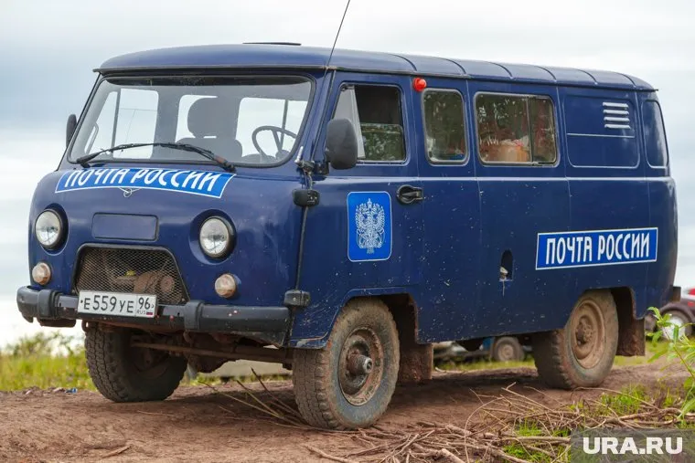 Трое подростков пробрались на территорию «Почты России» и угнали фургон