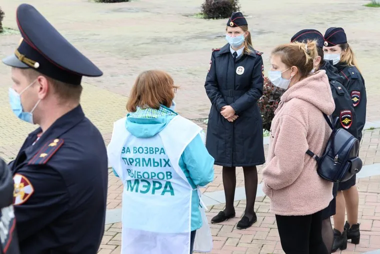 Гражданский сбор на Октябрьской площади. Необр