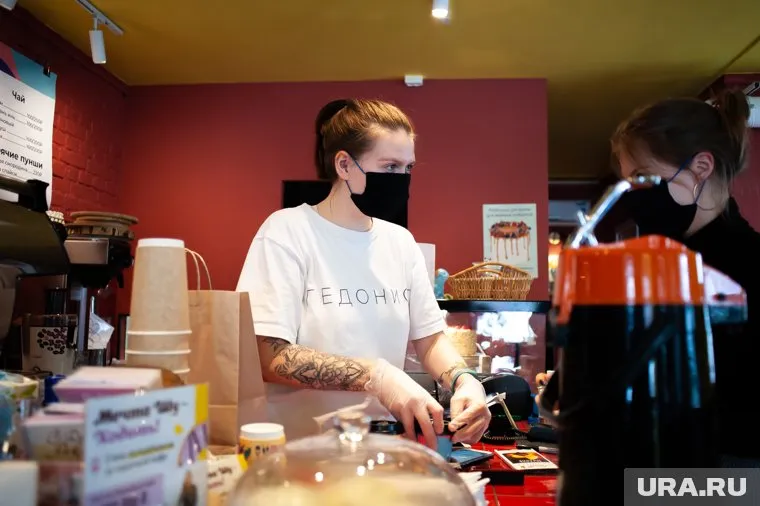 Дизайнерские маски заняли свое место среди модных аксессуаров, считает Маша Цигаль