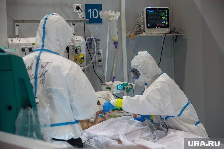 Под борьбу с пациентами с COVID-19 перепрофилирована половина коечного фонда Екатеринбурга