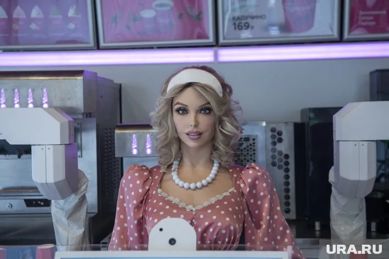 Дроид Дуняша приглашает на День рождения 17 июля