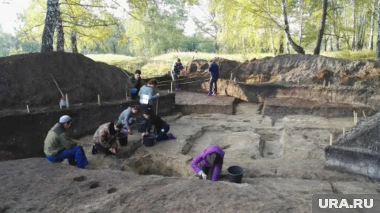 Археологи раскопали рядом с Тюменью древнее жилище