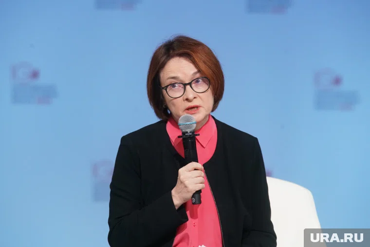 Эльвира Набиуллина отметила, что снижение ключевой ставки негативно скажется на российской экономике из-за резкого спроса